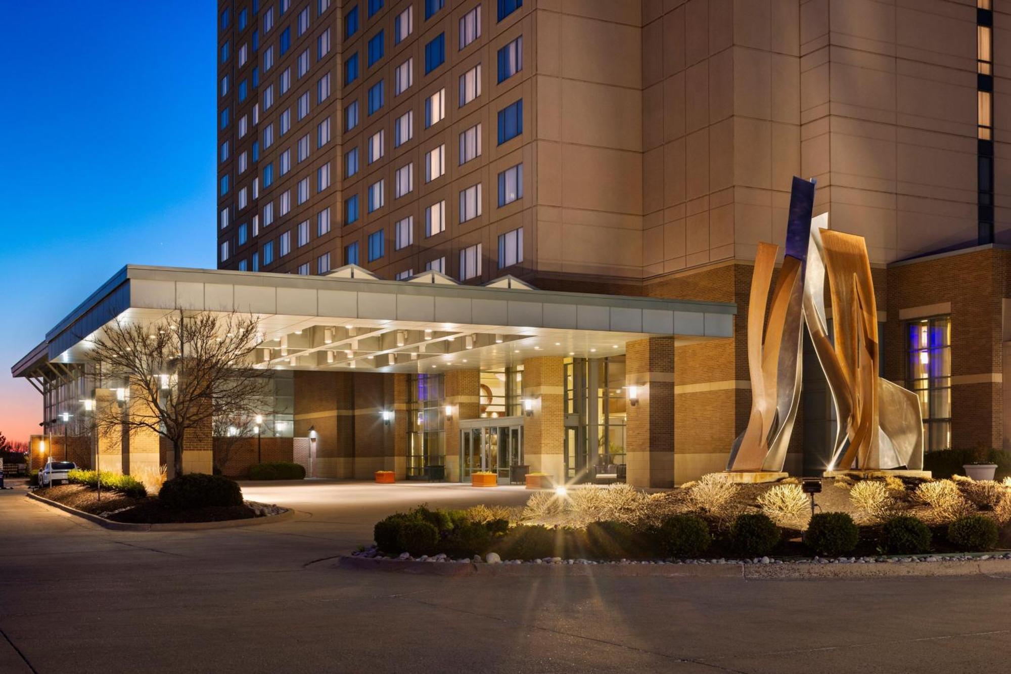 Sheraton Overland Park Hotel At The Convention Center Exterior photo