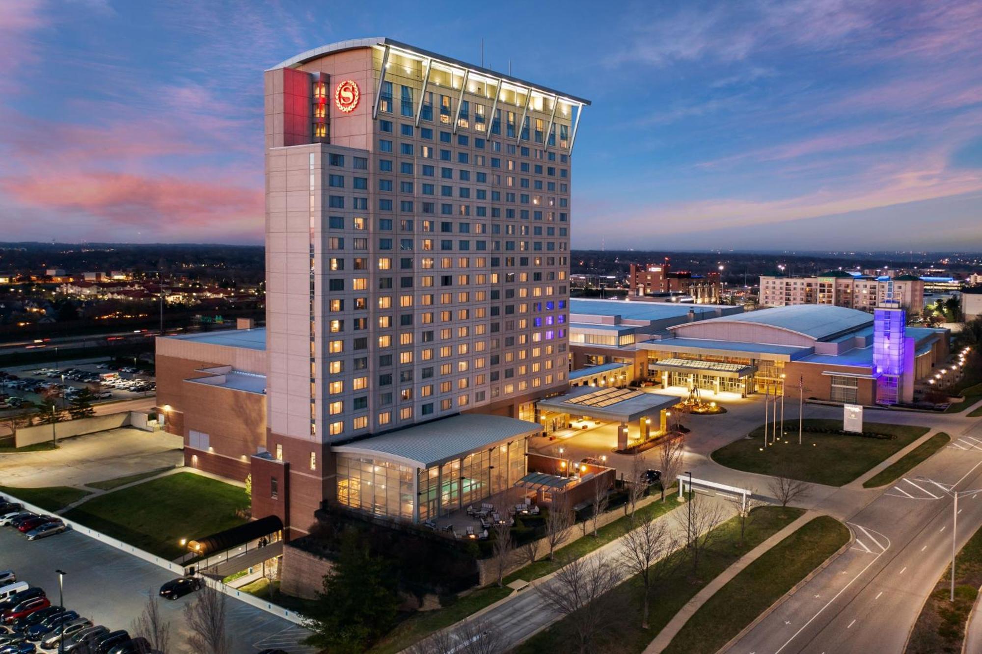 Sheraton Overland Park Hotel At The Convention Center Exterior photo